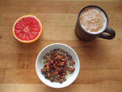 garden-of-vegan:  grapefruit, gingerbread spice protein granola with soy milk, candy cane coffee with vanilla soy milk