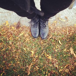 October 18 - confession - fall is my favourite season, i love it so much omg😍 #fall #leaves #pretty #boots