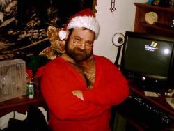 hunghairybear:  That furry chest and beard!  Make with the meaty bears dressed up as Santa!