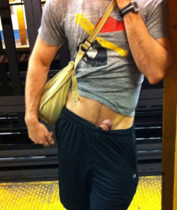adam2adamtn:  juniorafterdark:  sir2u:  sportphuk:  Platform 8 1/2…  It pays to advertise  Lived in NY for years! Why did this never happen to me!  Waiting for the train….
