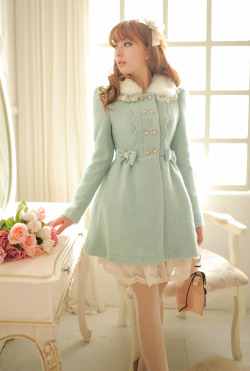 angel-cake:  where the f can I get this coat, it looks so familiar like I saw it on eBay or taobao -_- 