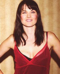 flawlesslawless-blog1: Lucy Lawless at the 27th Annual Saturn Awards