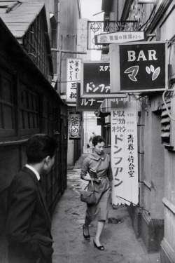 greeneyes55:  Tokyo 1958  Photo: Marc Riboud  