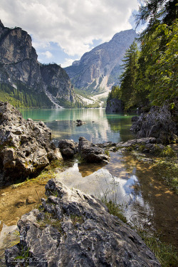 visitheworld:  Lago di Braies in Val Pusteria, Dolomites, Italy (by Antonio Di Blasio). 