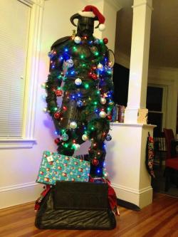 gamefreaksnz:  So we decorated our tree today… I like it!  Poor Dovahkiin.