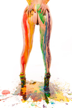 your-bizarre-blog-blog:  Kiss my multicoloured arse!;) This is from a shoot I did with the awesome Ian M.Butterfield.VIP members can view more of my gunge photos at http://www.ultravixens.net/sarahtonin/profile/ .I can also upload or send more photos