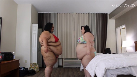 lll30:  ssbbwbrianna:  SSBBW Brianna/Kiyomi: Full Force Belly Bumpinâ€™! Find this video and tons more! at: www.clips4sale.com/69525 Video Description: 600 pounds vs. 400 pounds. In this video, I throw my body, full force at ssbbw Kiyomi (Thereâ€™s so